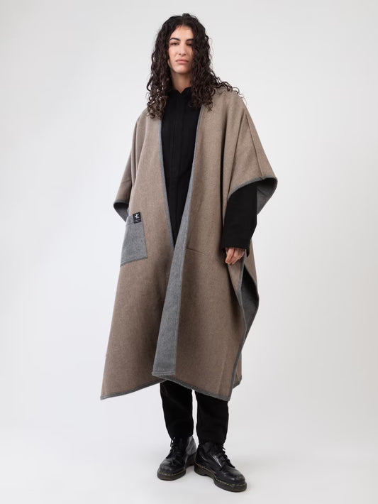 Flippa Cape - Fluffy Gray-1
