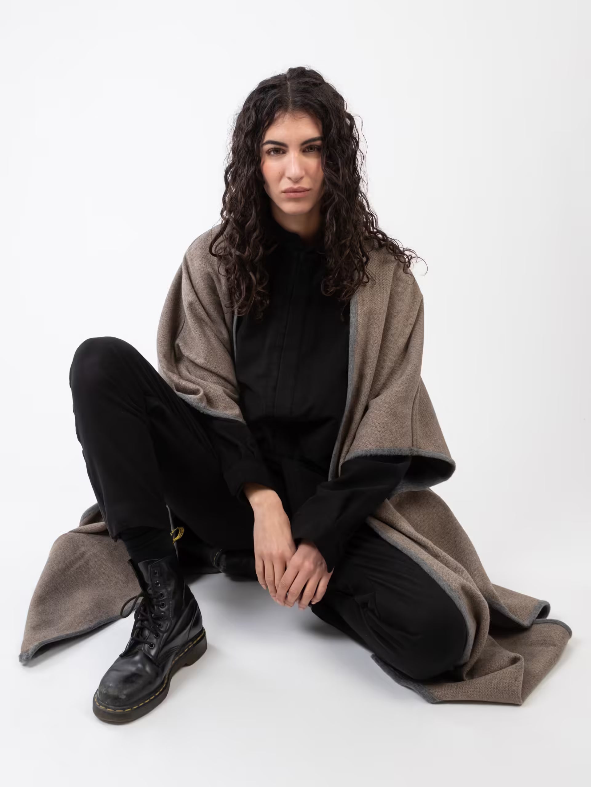 Flippa Cape - Fluffy Gray-5